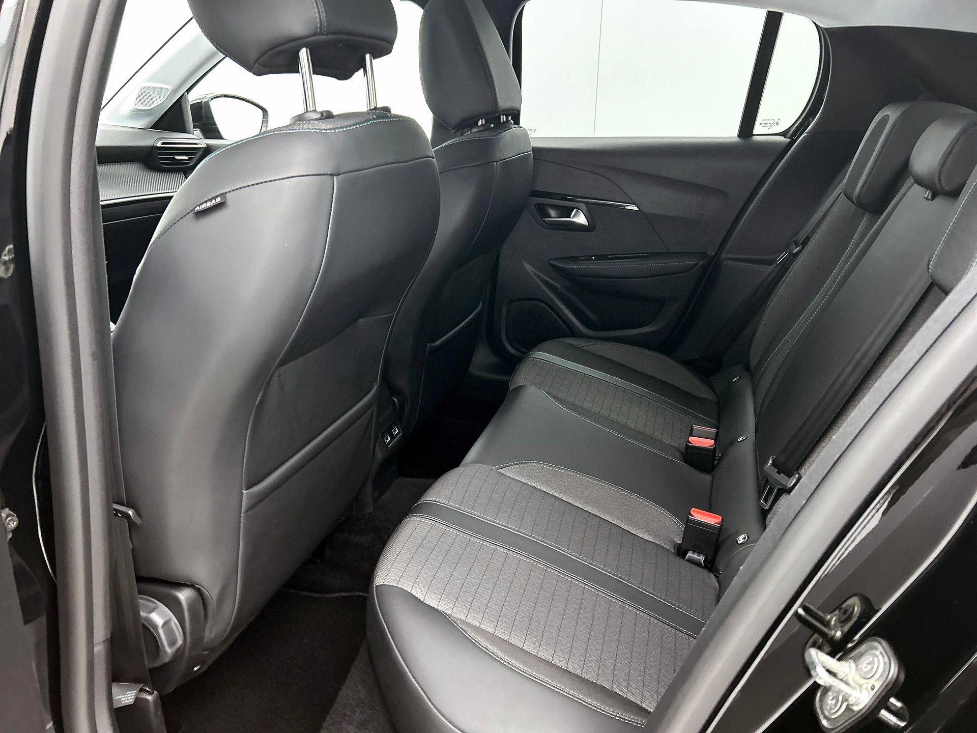 Hoofdafbeelding Peugeot e-208