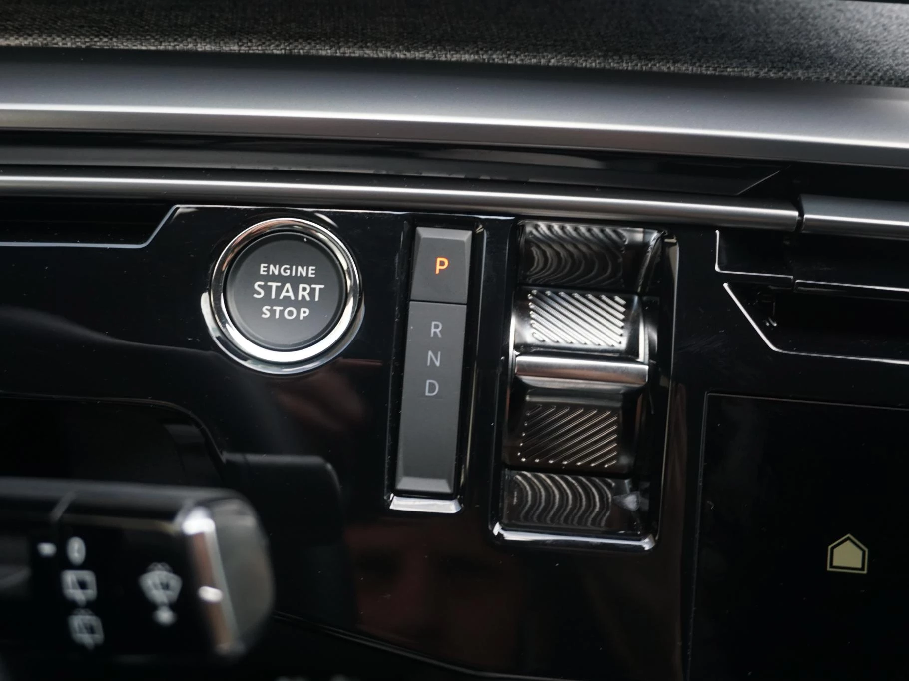 Hoofdafbeelding Peugeot e-5008