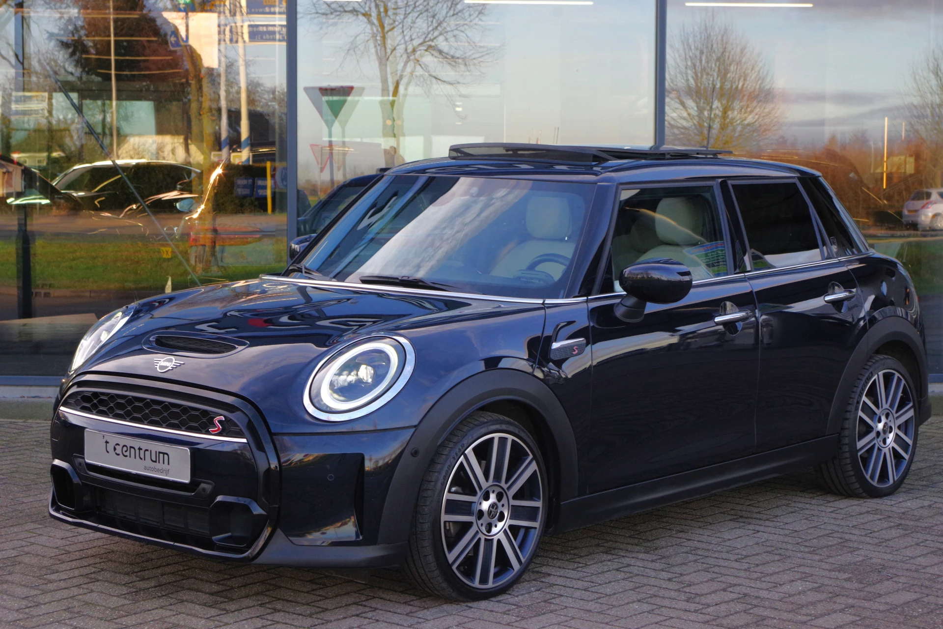 Hoofdafbeelding MINI 5-deurs