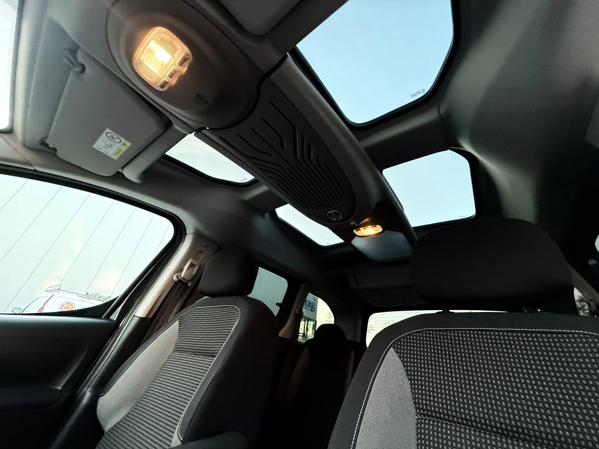 Hoofdafbeelding Peugeot Partner