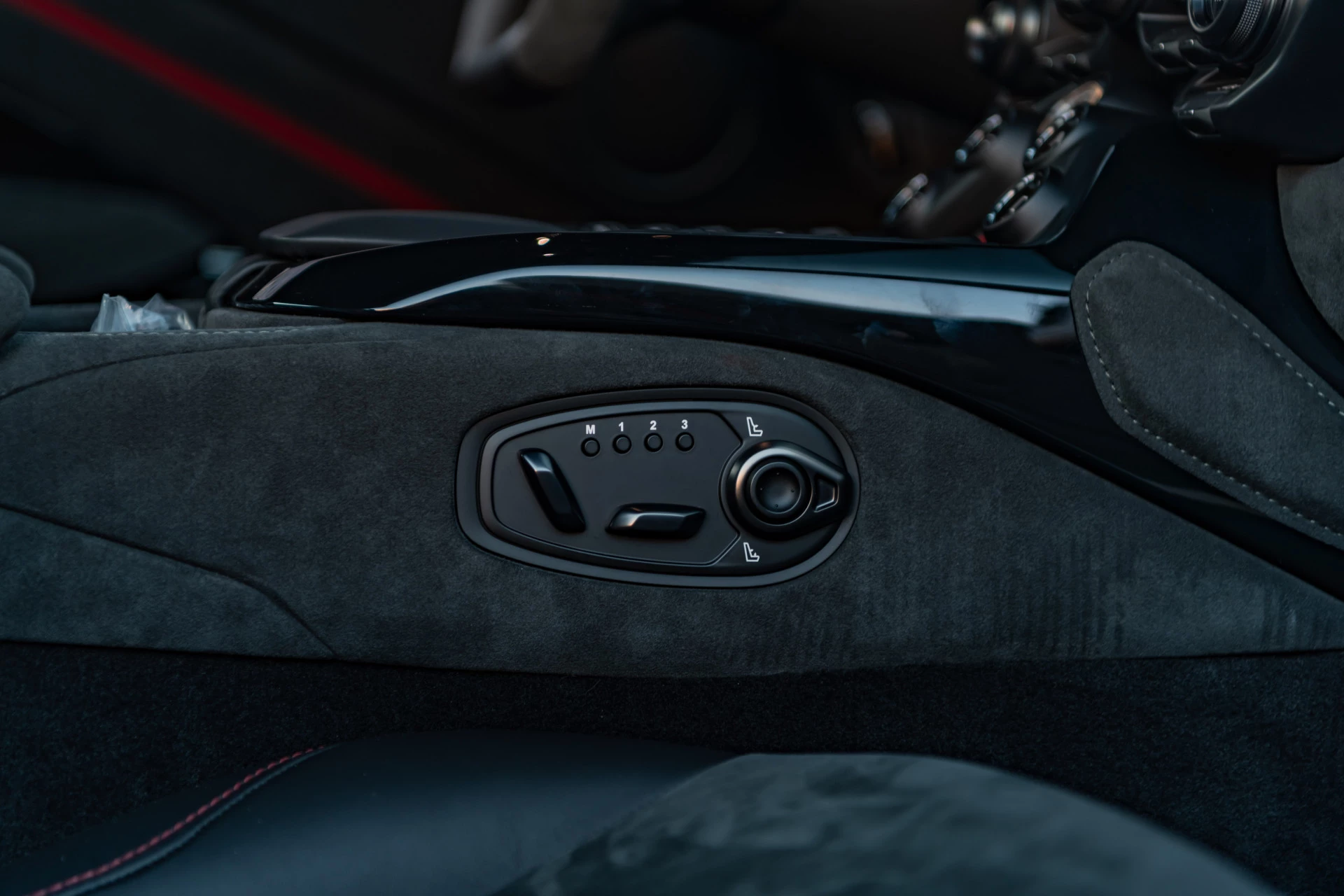 Hoofdafbeelding Aston Martin V8 Vantage