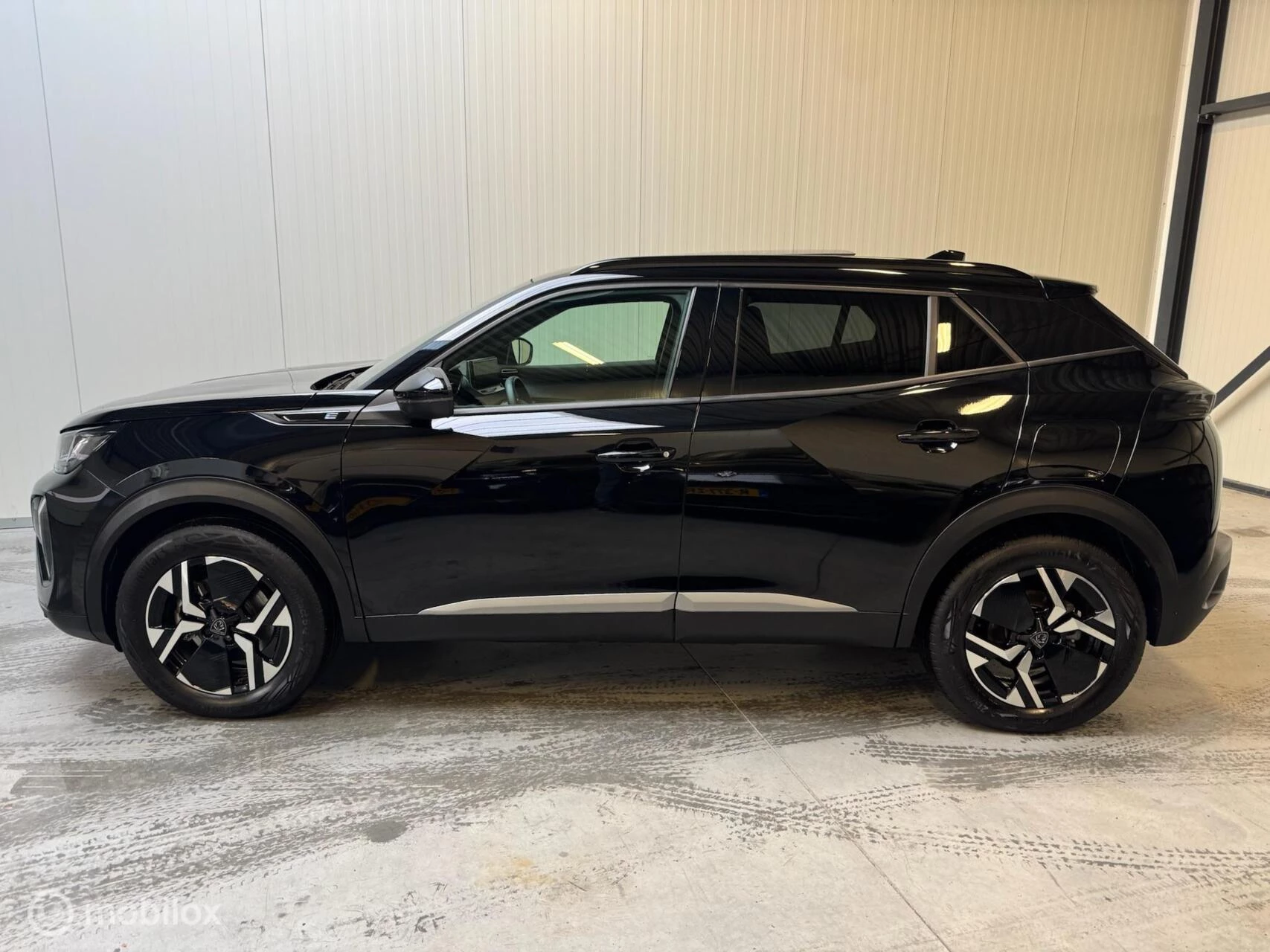 Hoofdafbeelding Peugeot e-2008