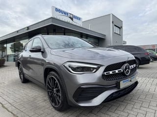 Hoofdafbeelding Mercedes-Benz GLA Mercedes-Benz GLA 250 e AMG Pano-Dak | Distronic | Night | Elekt.Klep |