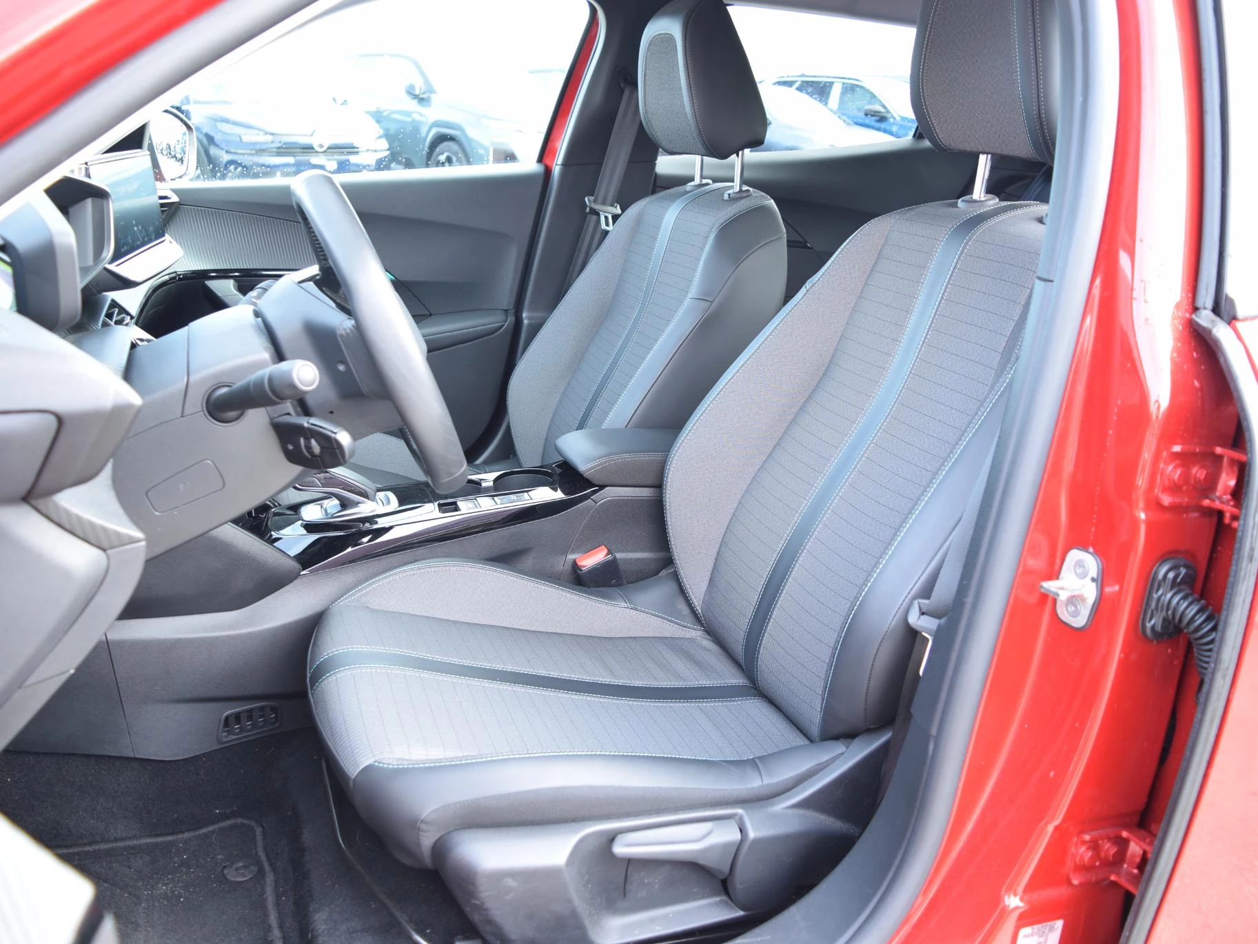 Hoofdafbeelding Peugeot e-2008