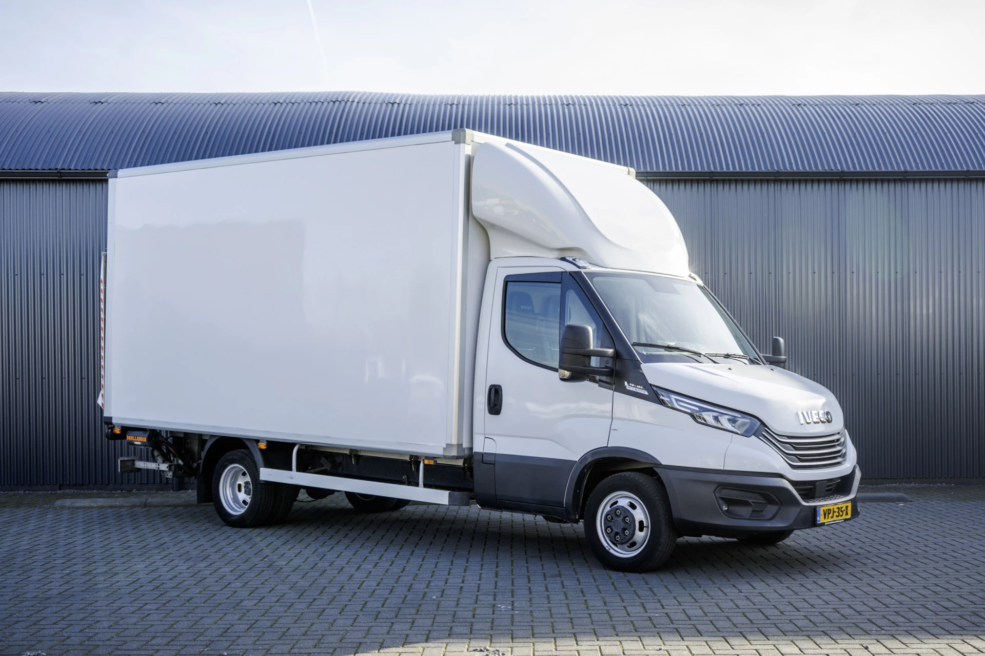 Hoofdafbeelding Iveco 35C16 | 3.0L |  Bakwagen met Laadklep | N1 | Automaat | Cruise | Navi |  3-Zits