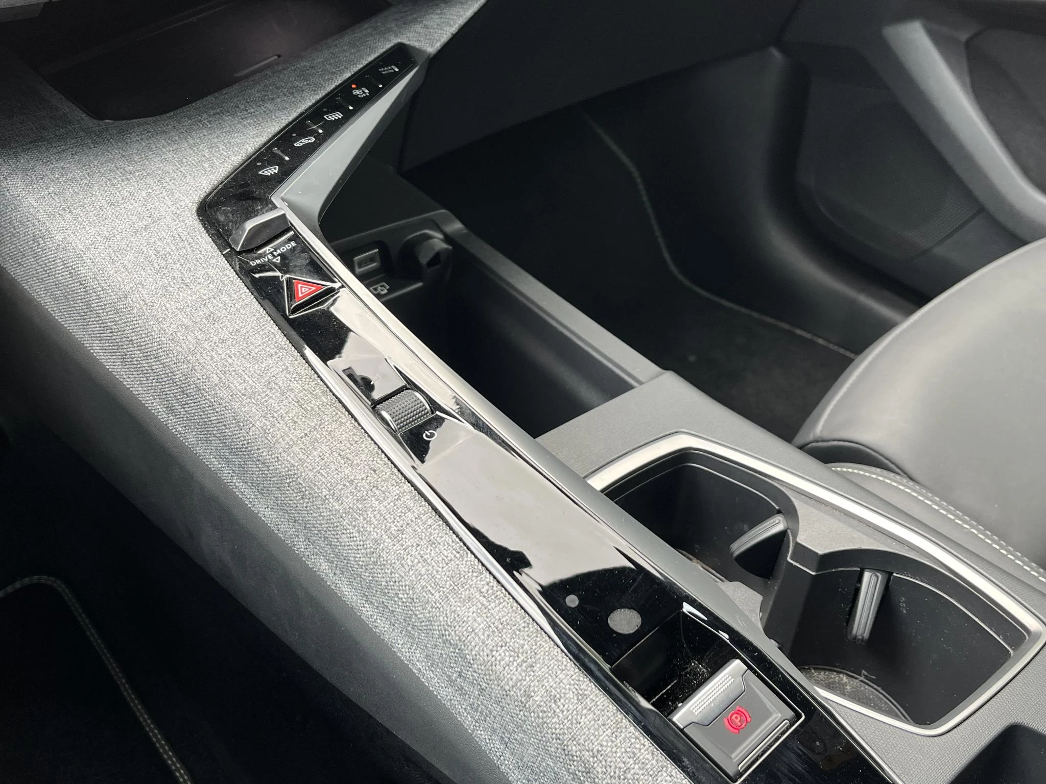 Hoofdafbeelding Peugeot e-5008