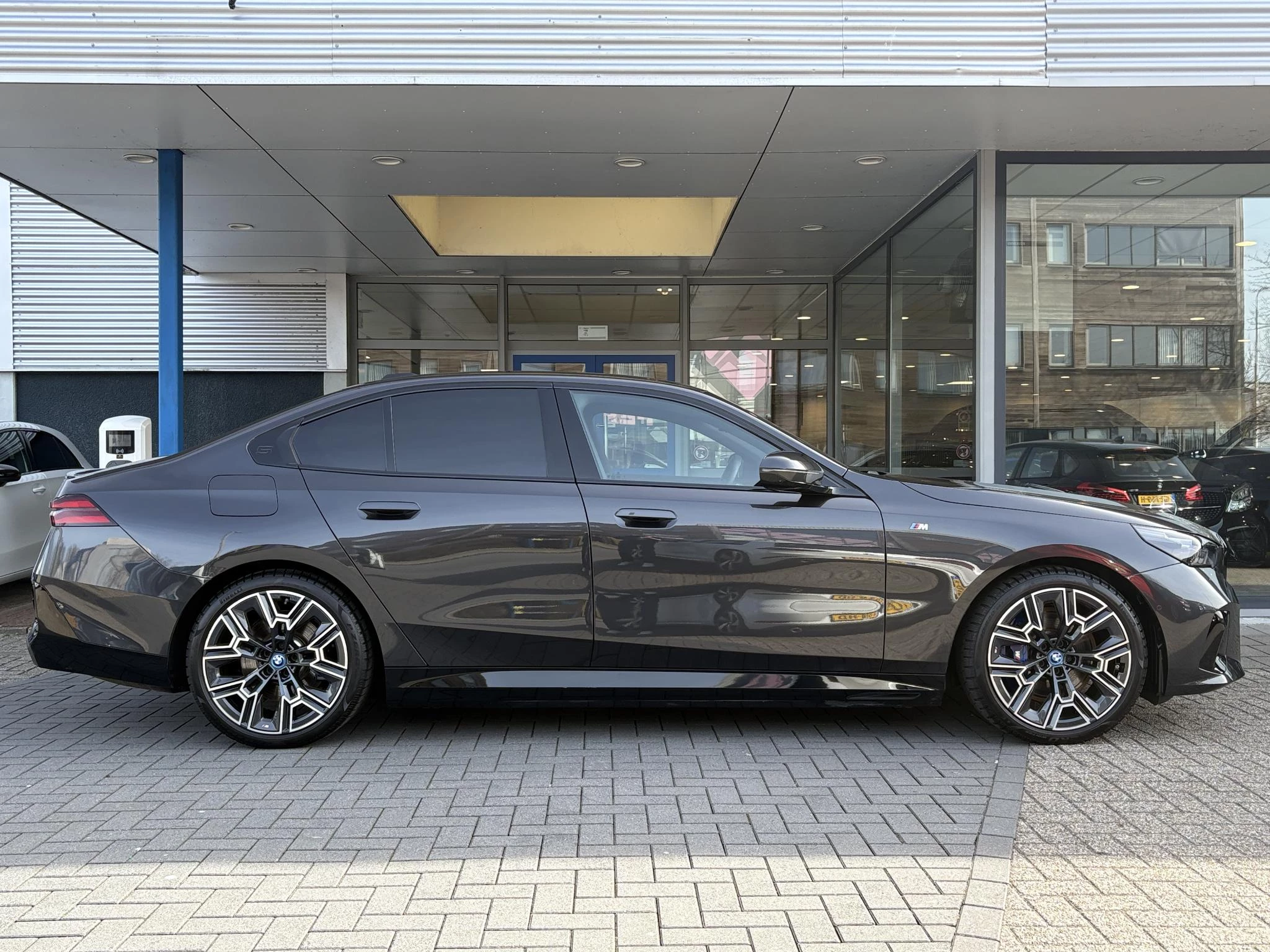 Hoofdafbeelding BMW i5