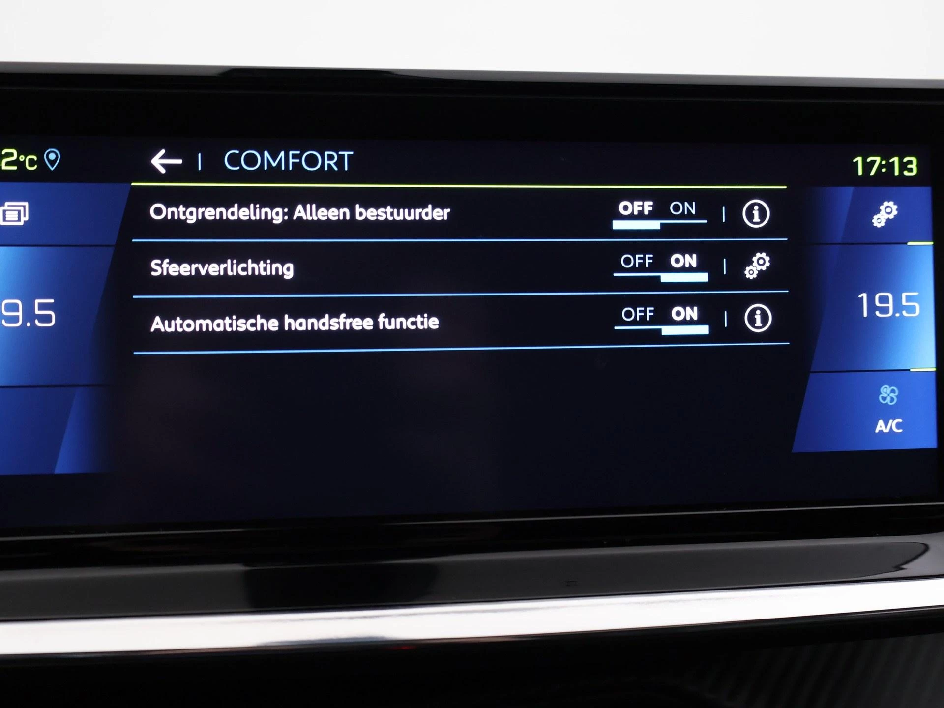 Hoofdafbeelding Peugeot e-2008