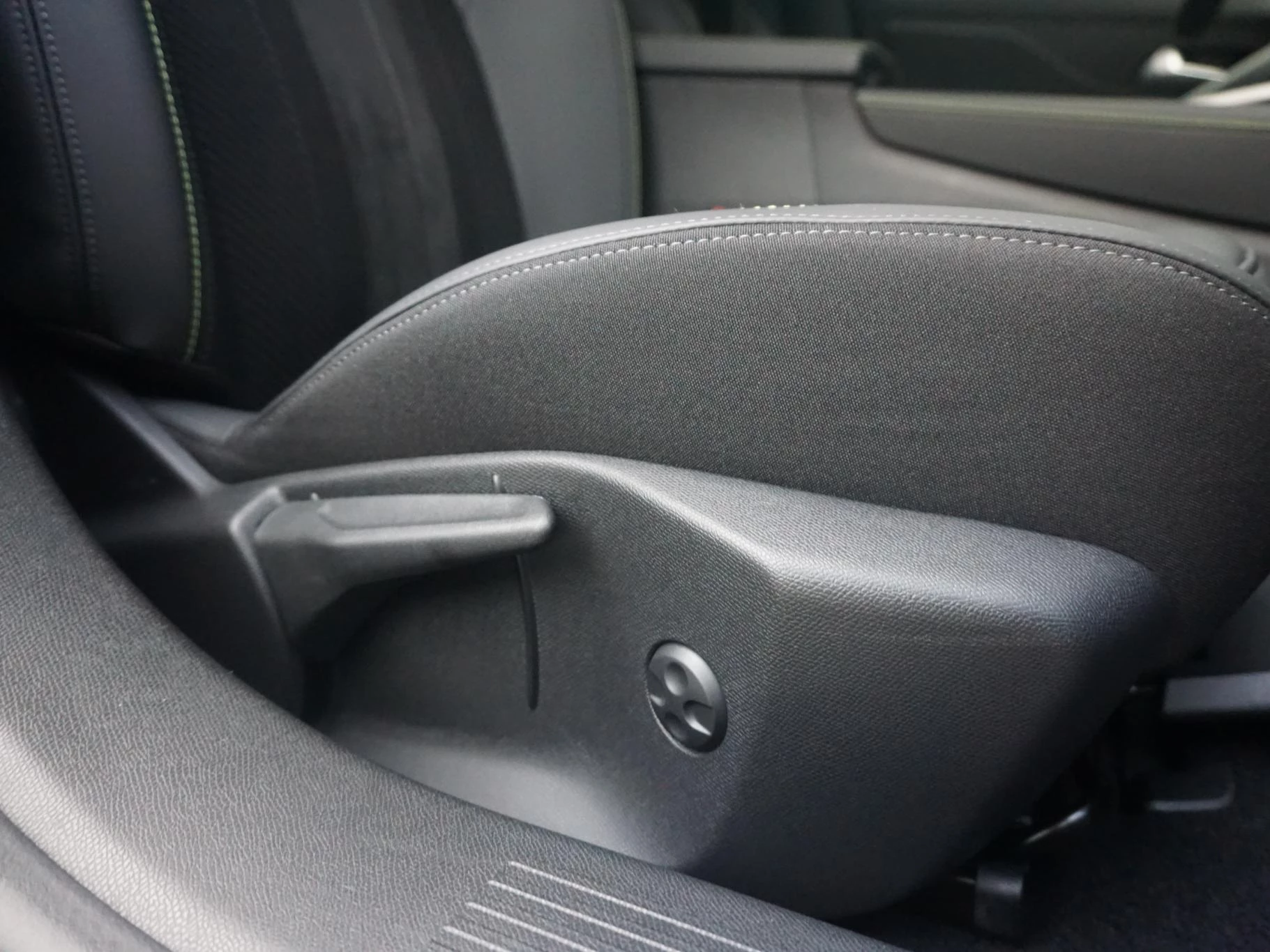 Hoofdafbeelding Peugeot e-308
