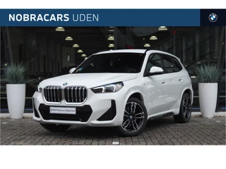 Hoofdafbeelding BMW X1 BMW X1 sDrive20i M Sport Automaat / Trekhaak / Sportstoelen / Achteruitrijcamera / M Adaptief onderstel / Comfort Access / Adaptieve LED / Harman Kardon