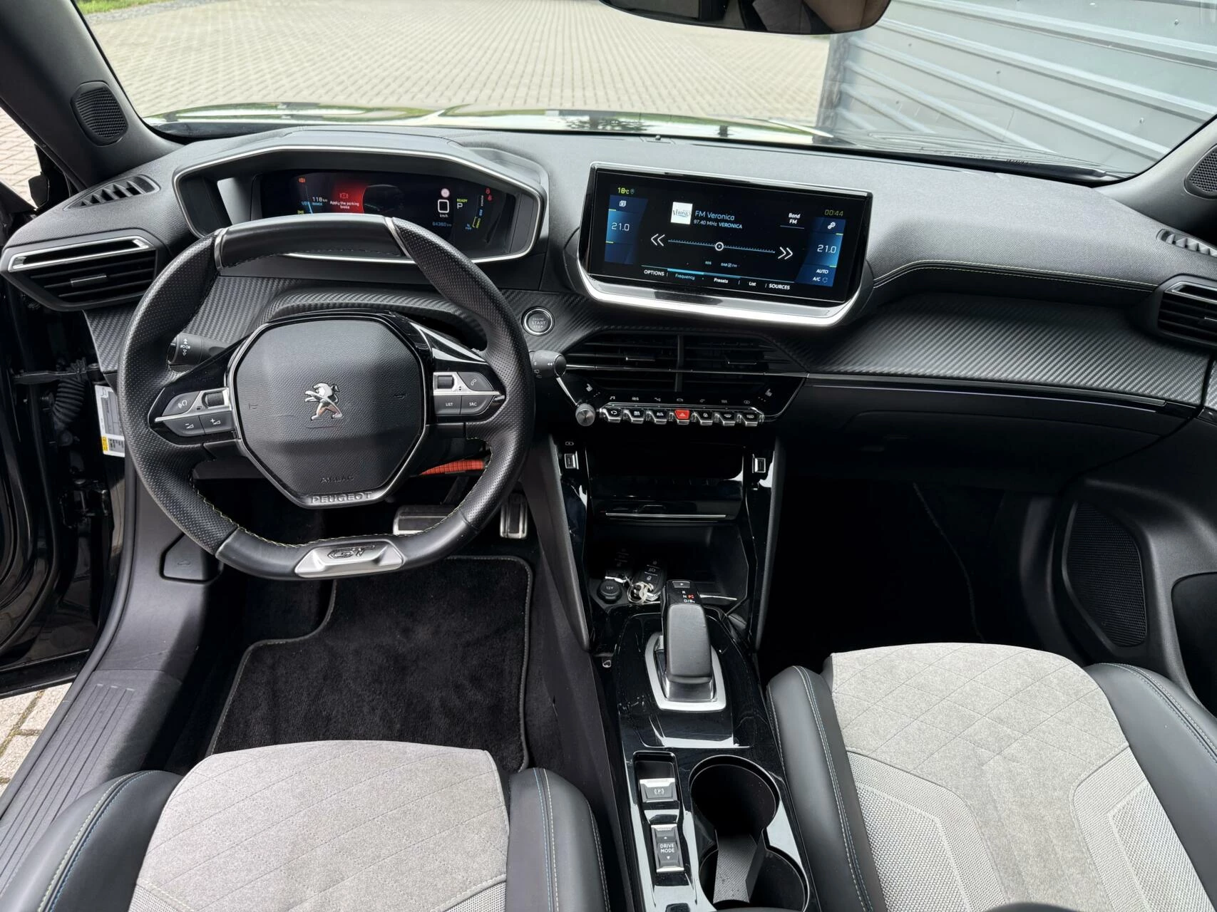 Hoofdafbeelding Peugeot e-2008
