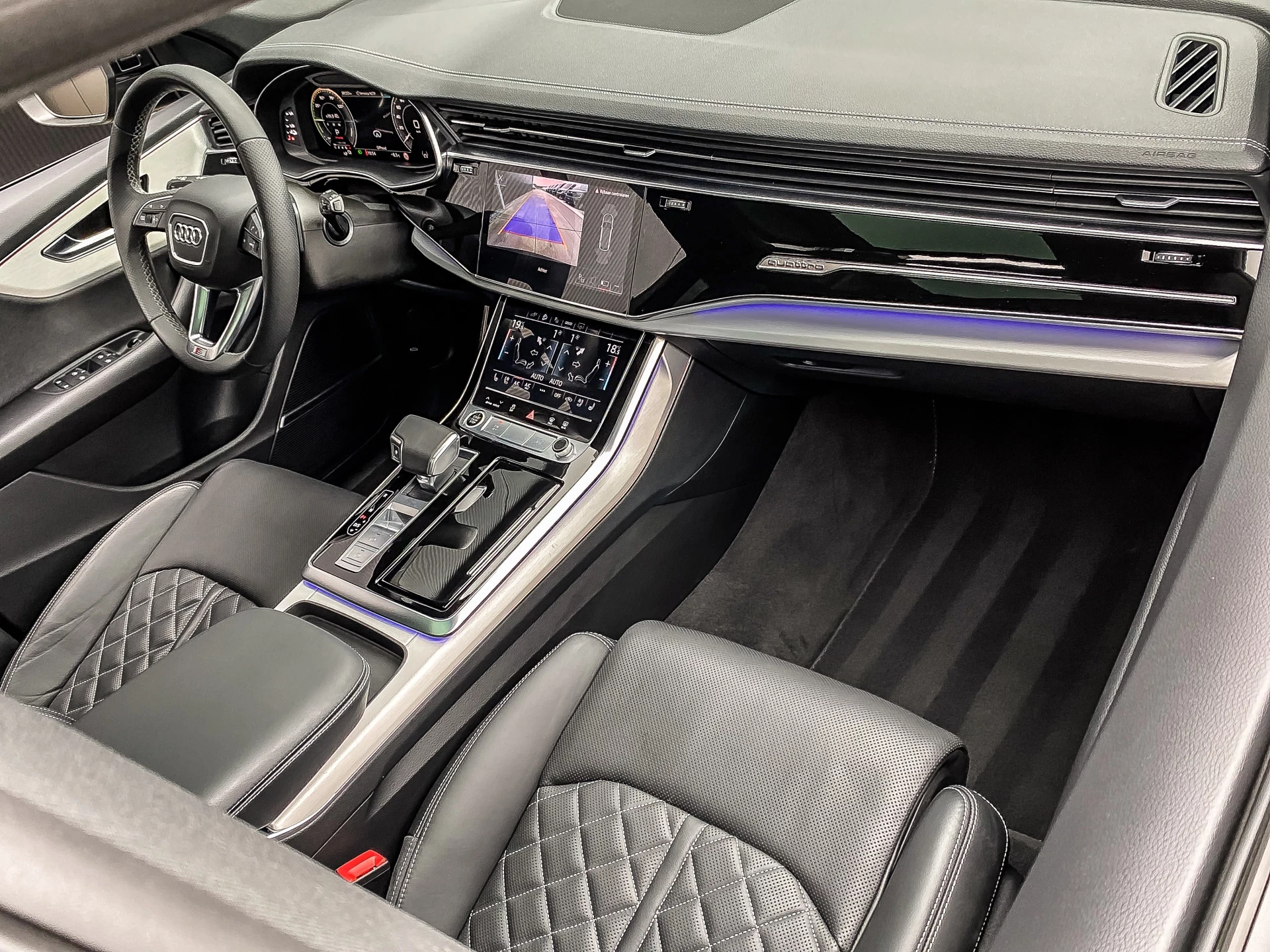 Hoofdafbeelding Audi Q8