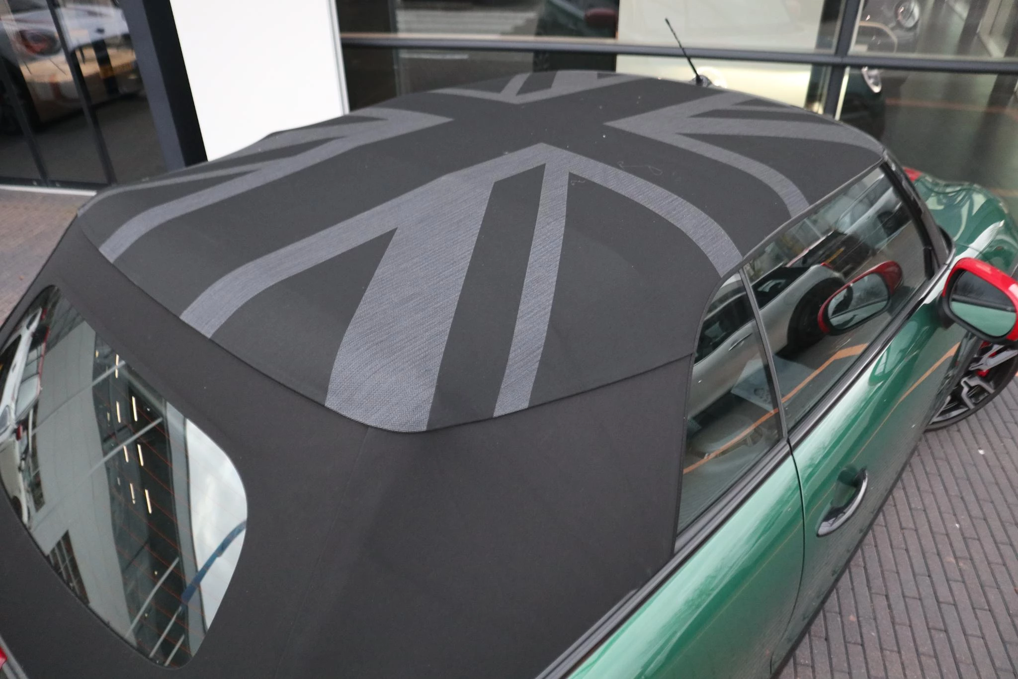 Hoofdafbeelding MINI Cabrio