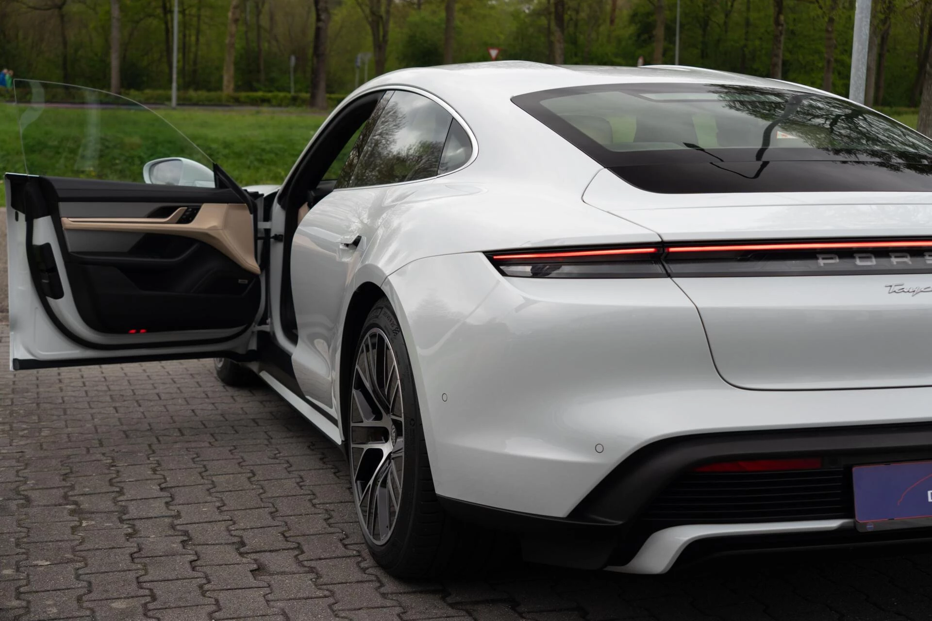 Hoofdafbeelding Porsche Taycan