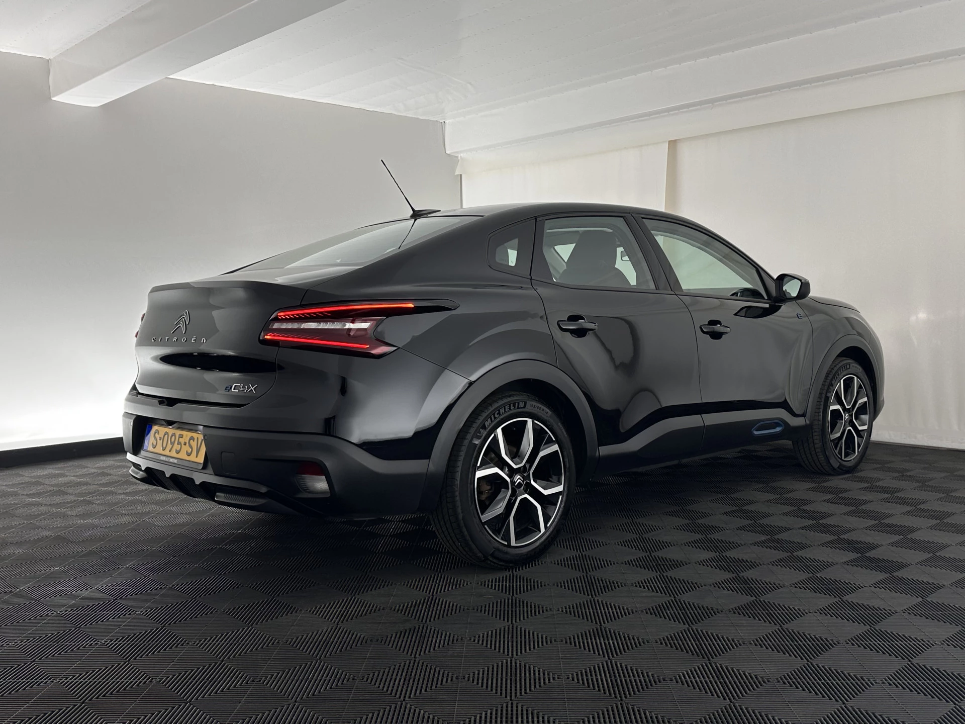 Hoofdafbeelding Citroën ë-C4 X