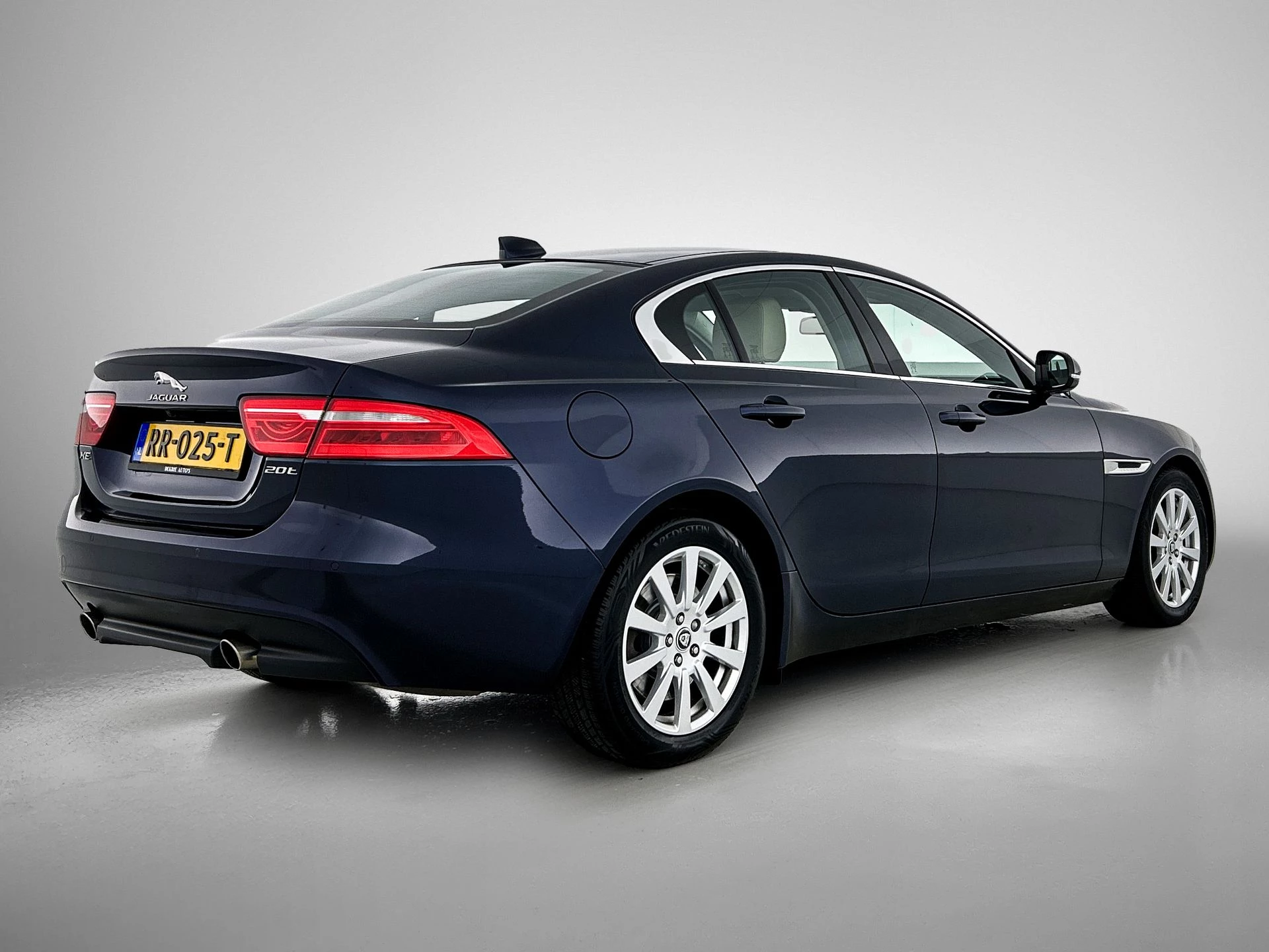 Hoofdafbeelding Jaguar XE