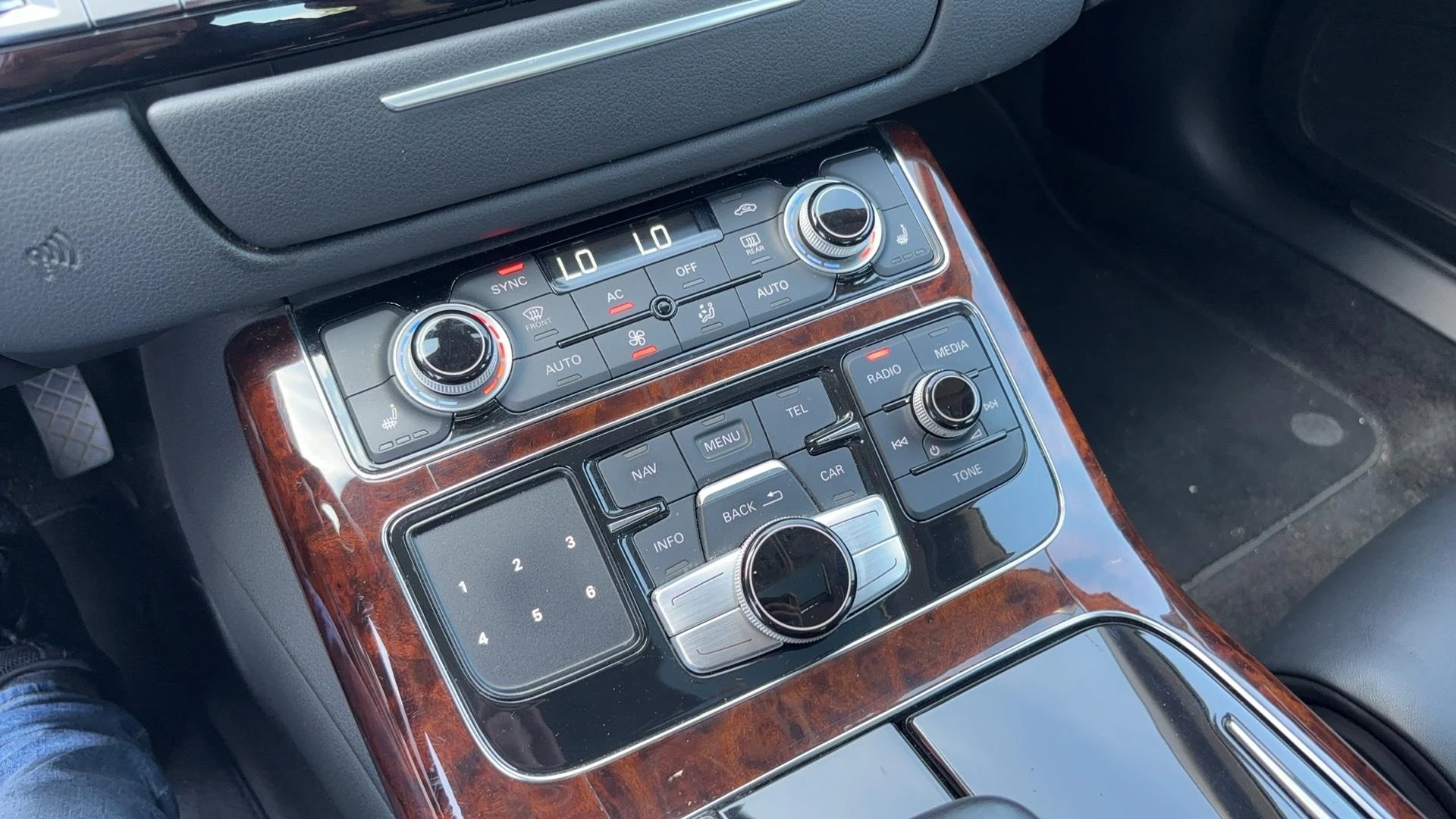 Hoofdafbeelding Audi A8