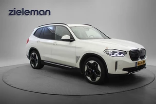 Hoofdafbeelding BMW iX3 BMW iX3 High Executive 80 kWh - Carplay, Navi, Panorama, Leer, Camera, Stoelverw. SOH 87,4%