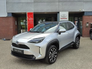 Hoofdafbeelding Toyota Yaris Cross Toyota Yaris Cross 1.5 Hybrid STYLE EL-ACHTERKLEP PANODAK STOEL/STUURVERW HEAD-UP KEYLESS CLIMA AD-CRUISE APPLE/ANDROID 17'' LM-VELGEN