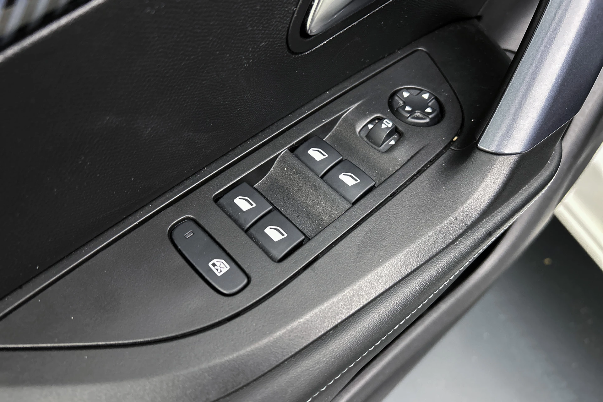 Hoofdafbeelding Peugeot e-2008