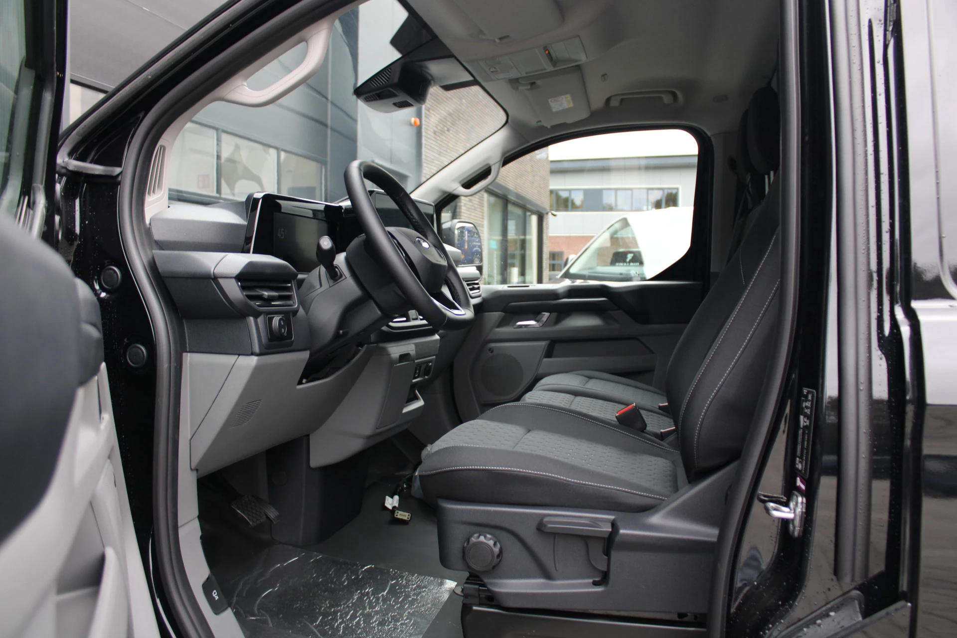 Hoofdafbeelding Ford E-Transit Custom