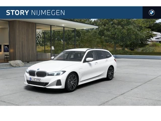 BMW 3 Serie Touring 330e Automaat / Trekhaak / Achteruitrijcamera / Live Cockpit Plus / Stoelverwarming