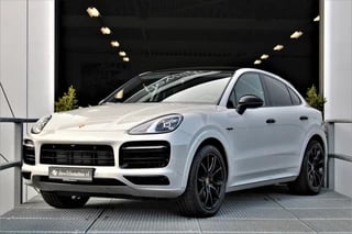 Porsche Cayenne Coupé 3.0 E-Hybrid SportDesign Krijt Platinum Edition 462pk Pano Luchtvering Trekhaak BOSE 360-camera