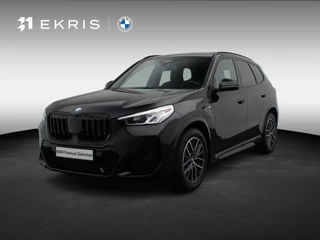 BMW X1 xDrive25e M Sportpakket | Travel Pack | Stuurwielrand Verwarmd | Achteruitrijcamera | Panoramadak | Harman Kardon | 18''
