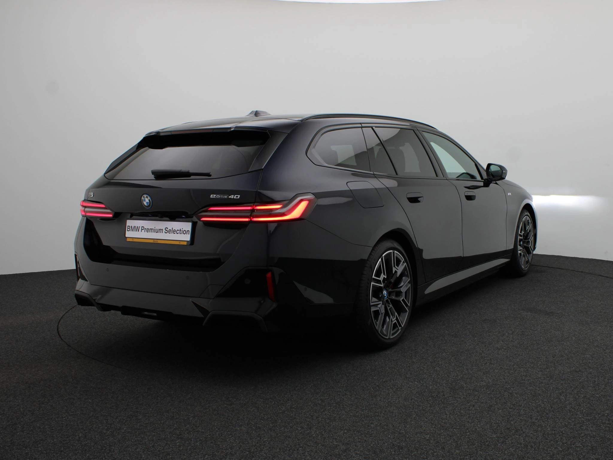 Hoofdafbeelding BMW i5
