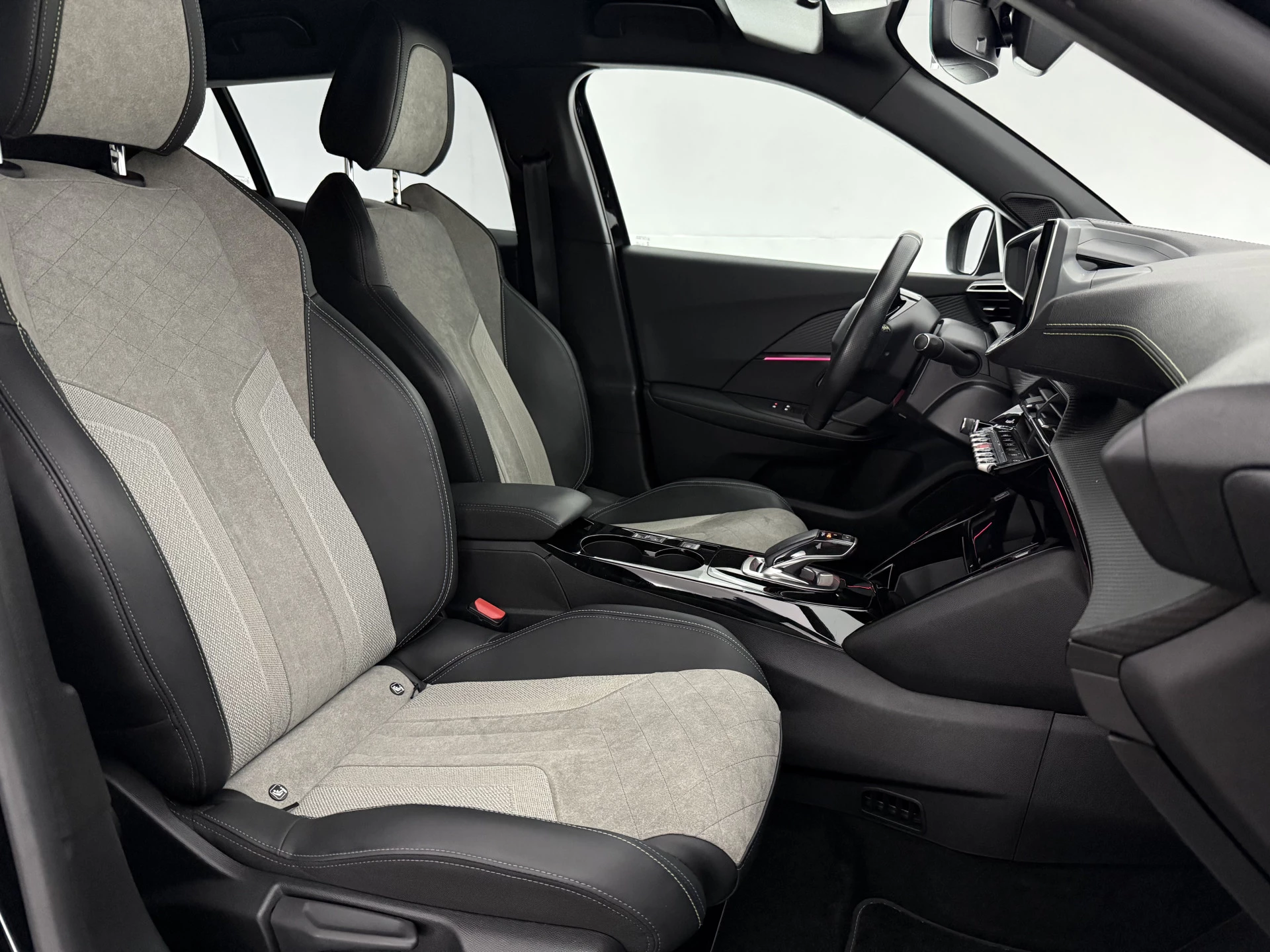 Hoofdafbeelding Peugeot e-2008