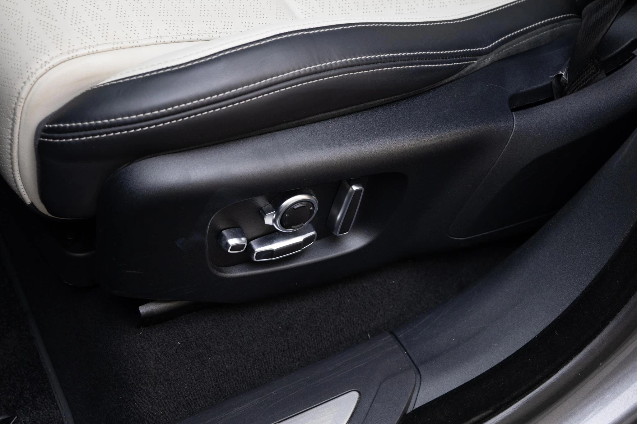 Hoofdafbeelding Land Rover Range Rover Velar