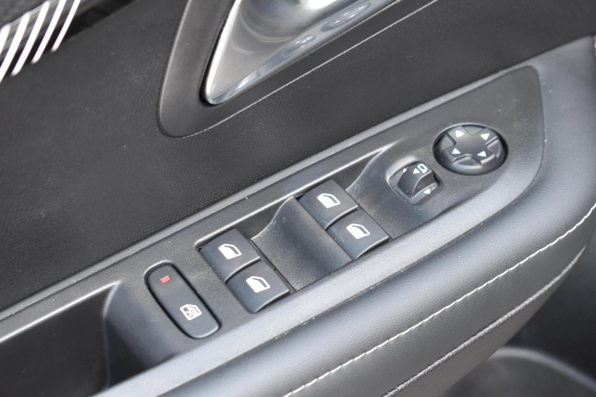 Hoofdafbeelding Peugeot e-208