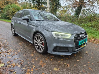 Audi A3 Sportback 30 TFSI Sport S Line Edition / Navigatie / Matrix knipperlichten / Nardo Grey/ Sportstoelen