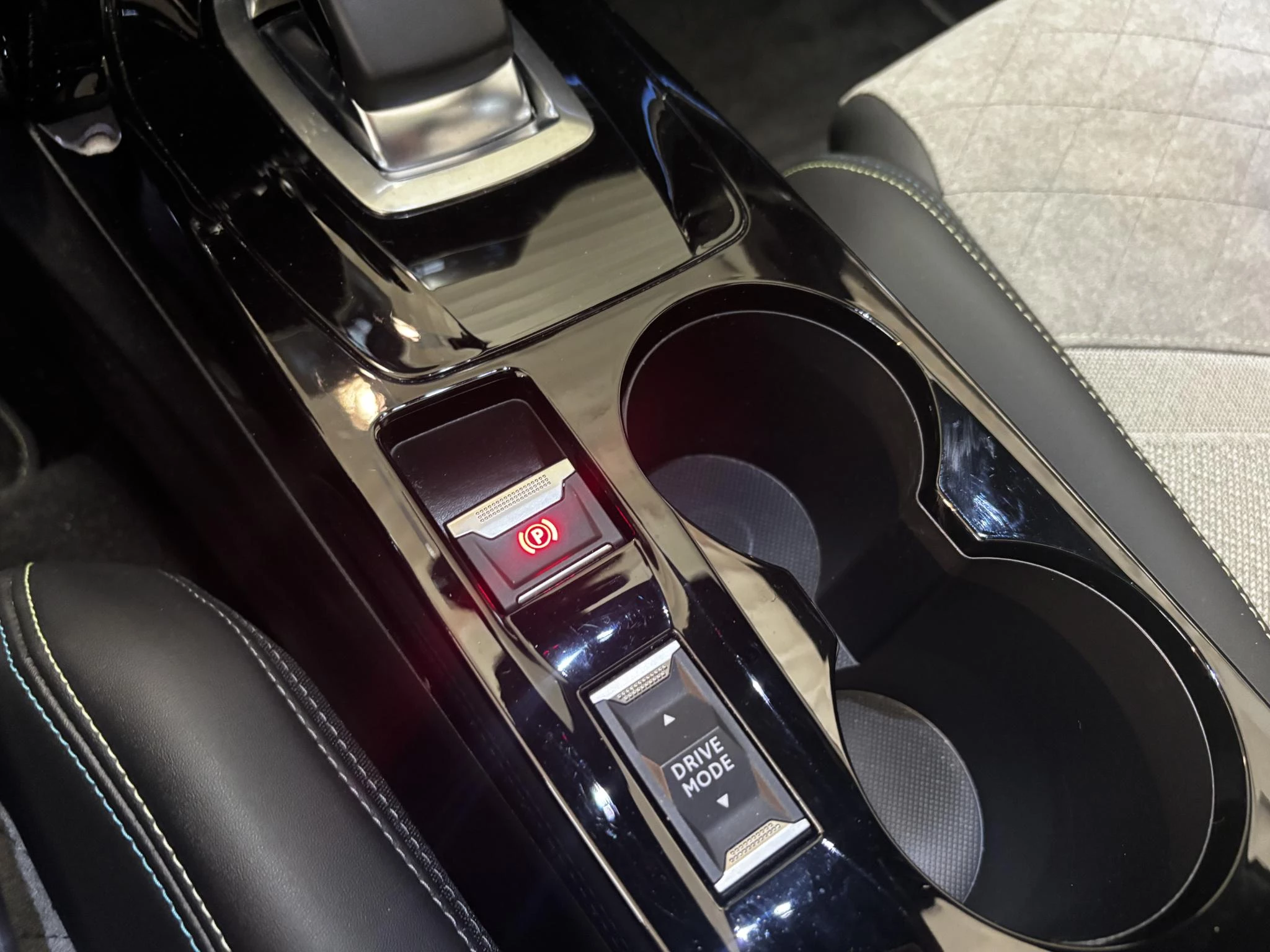 Hoofdafbeelding Peugeot e-2008