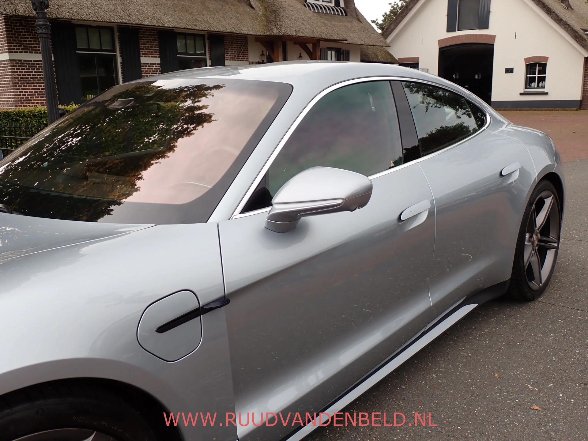 Hoofdafbeelding Porsche Taycan