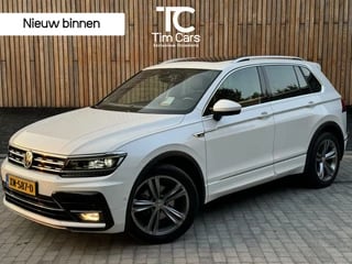 Volkswagen Tiguan 1.5 TSI Highline R-line | Panoramadak | Head-up Display | Stoelverwarming | R-stuur | LED adaptief | Grootscherm navigatie | Side assist | Keyless | Achteruitrijcamera | Parkeersensoren voor en achter