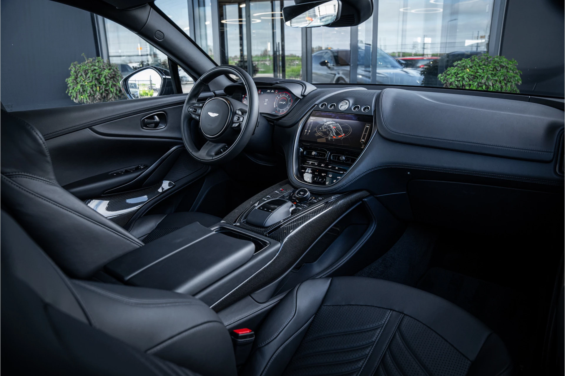 Hoofdafbeelding Aston Martin DBX