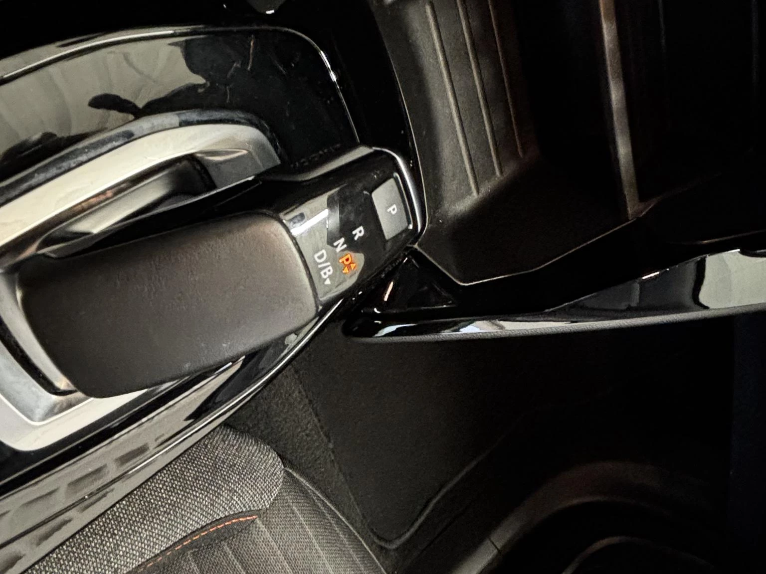 Hoofdafbeelding Peugeot e-2008