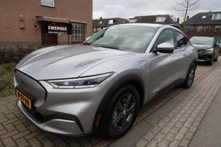 Ford Mustang Mach-E 75kWh NAVIGATIE|TREKHAAK|LEDER|CAMERA|DODEHOEK|CARPLAY|ORIGINEEL NEDERLANDS