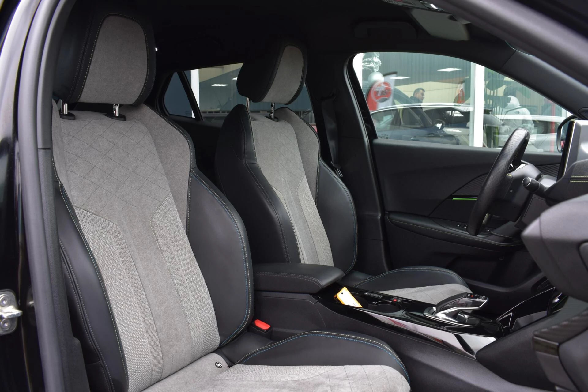 Hoofdafbeelding Peugeot e-2008