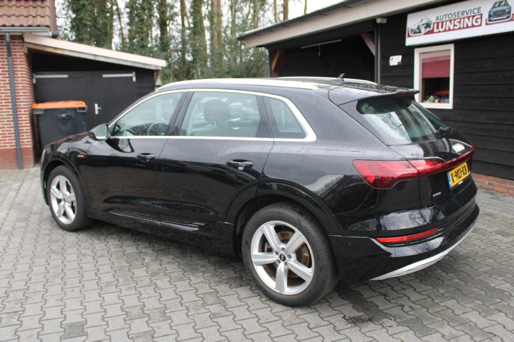 Hoofdafbeelding Audi e-tron