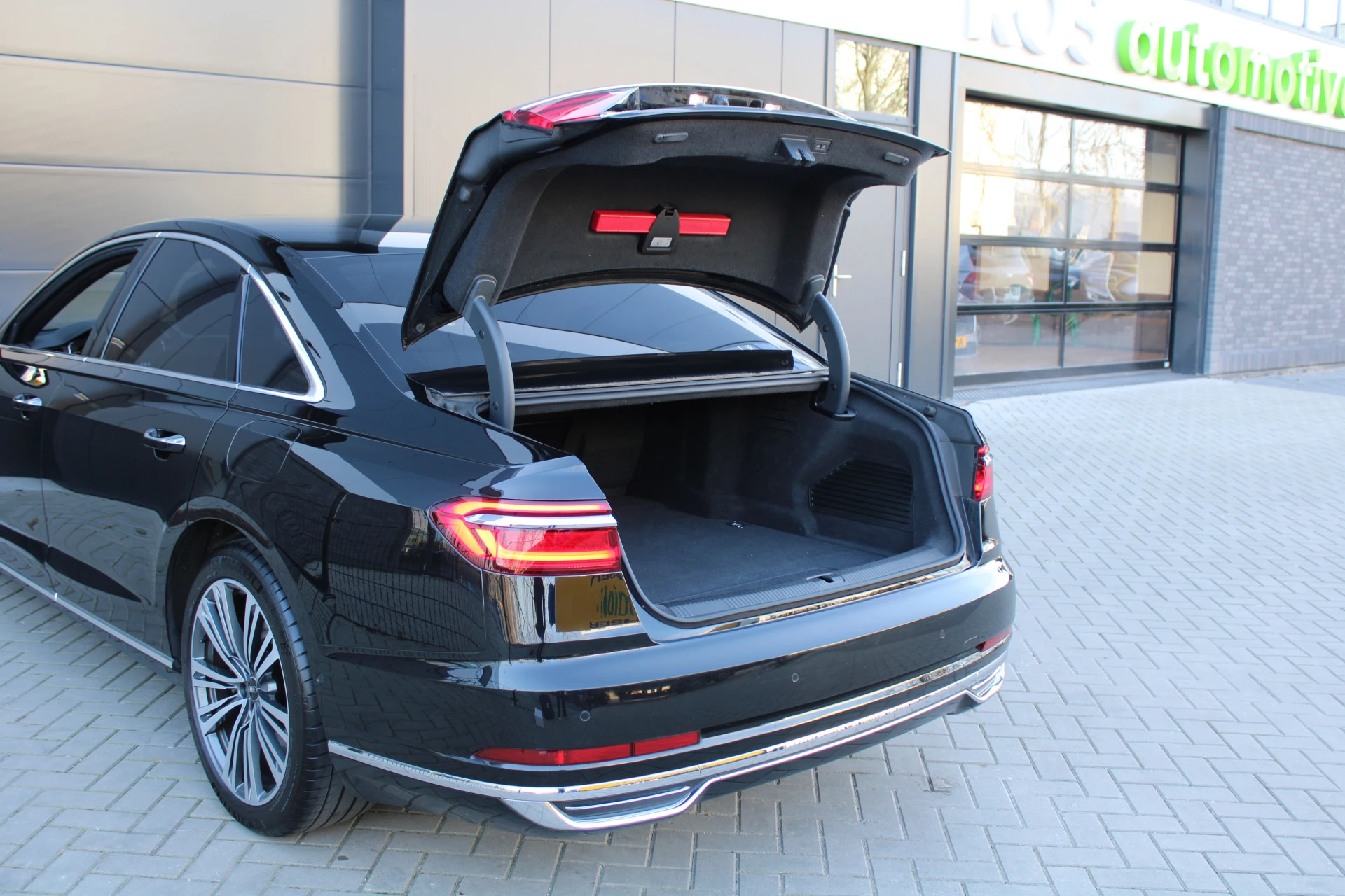 Hoofdafbeelding Audi A8