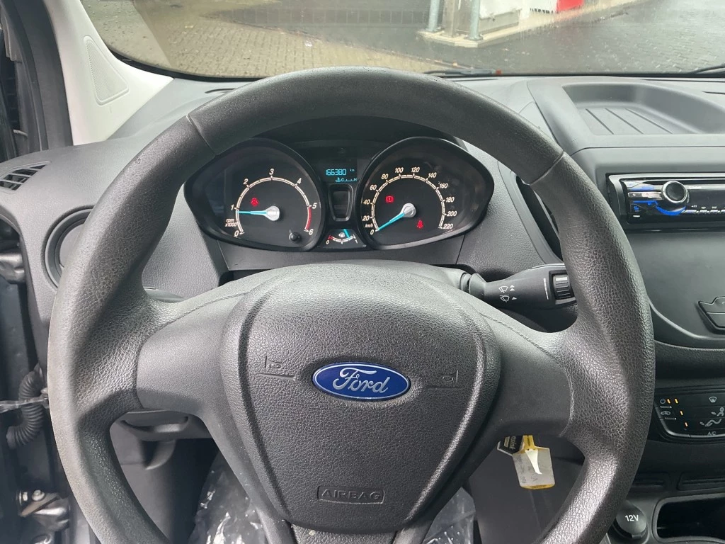 Hoofdafbeelding Ford Transit Courier