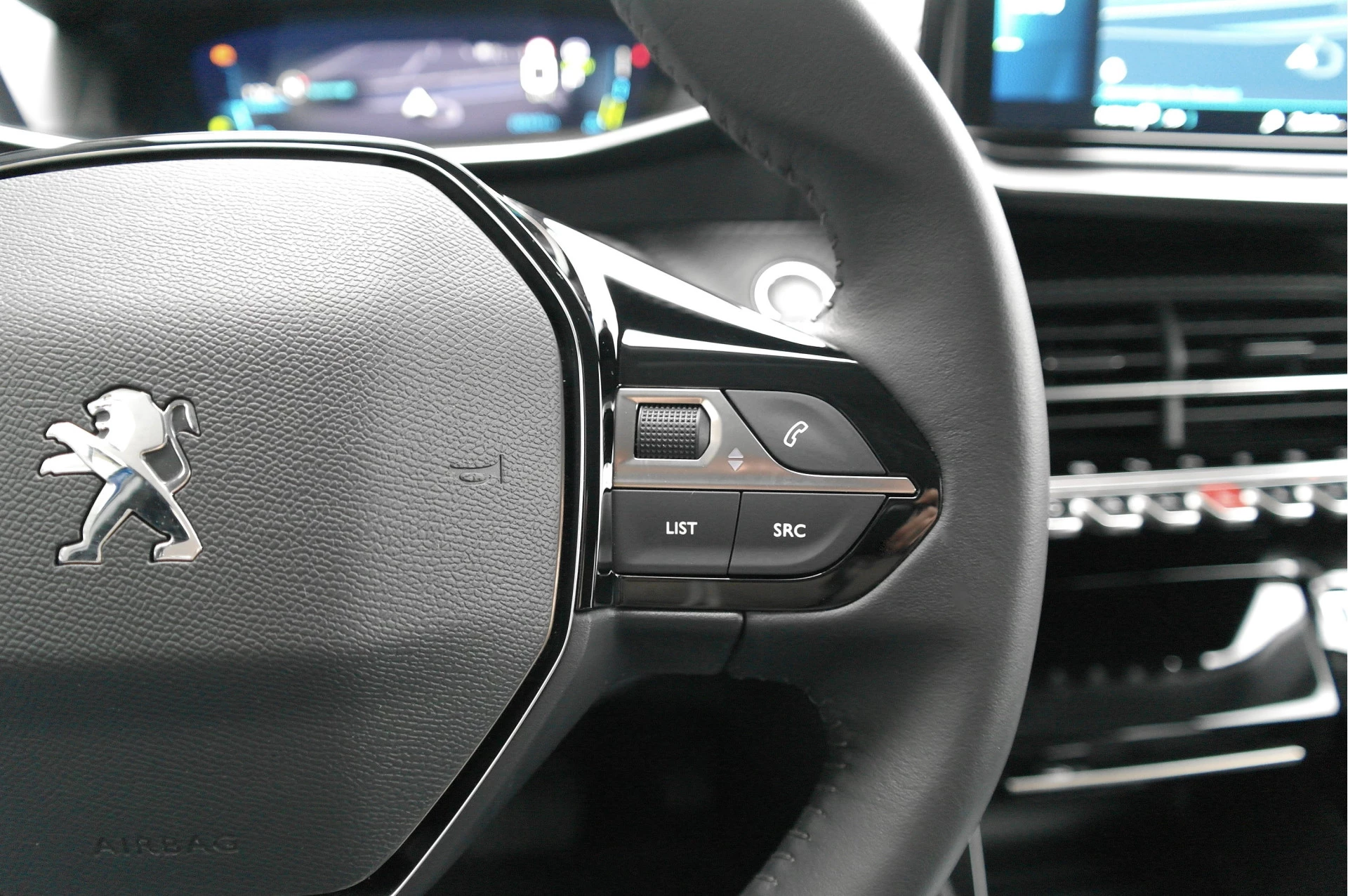 Hoofdafbeelding Peugeot e-2008