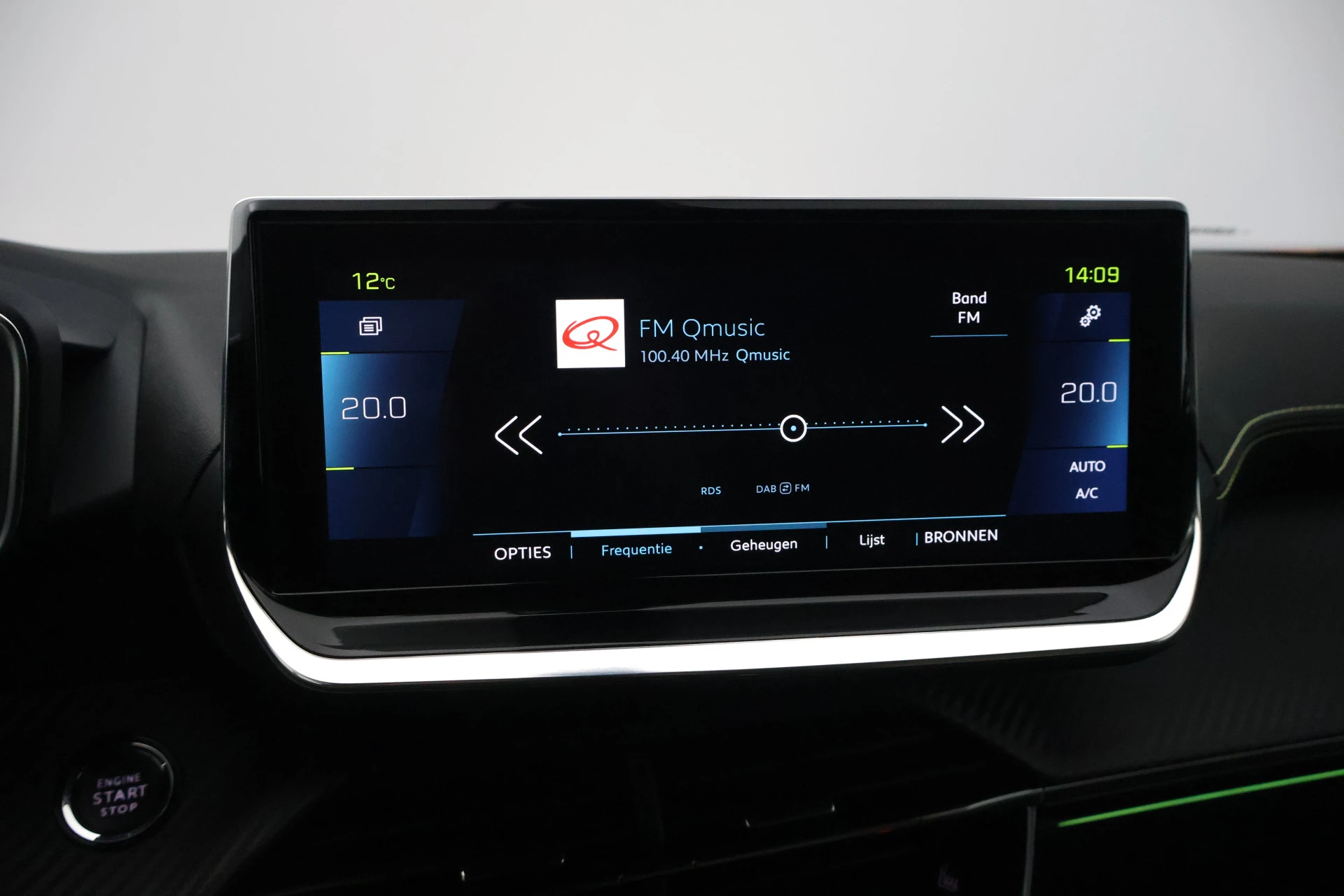 Hoofdafbeelding Peugeot e-2008