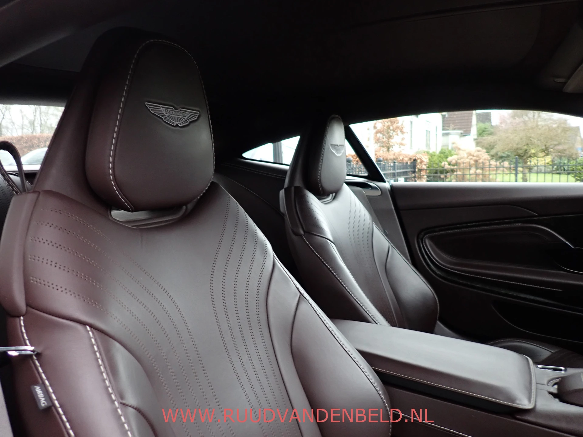 Hoofdafbeelding Aston Martin DB11