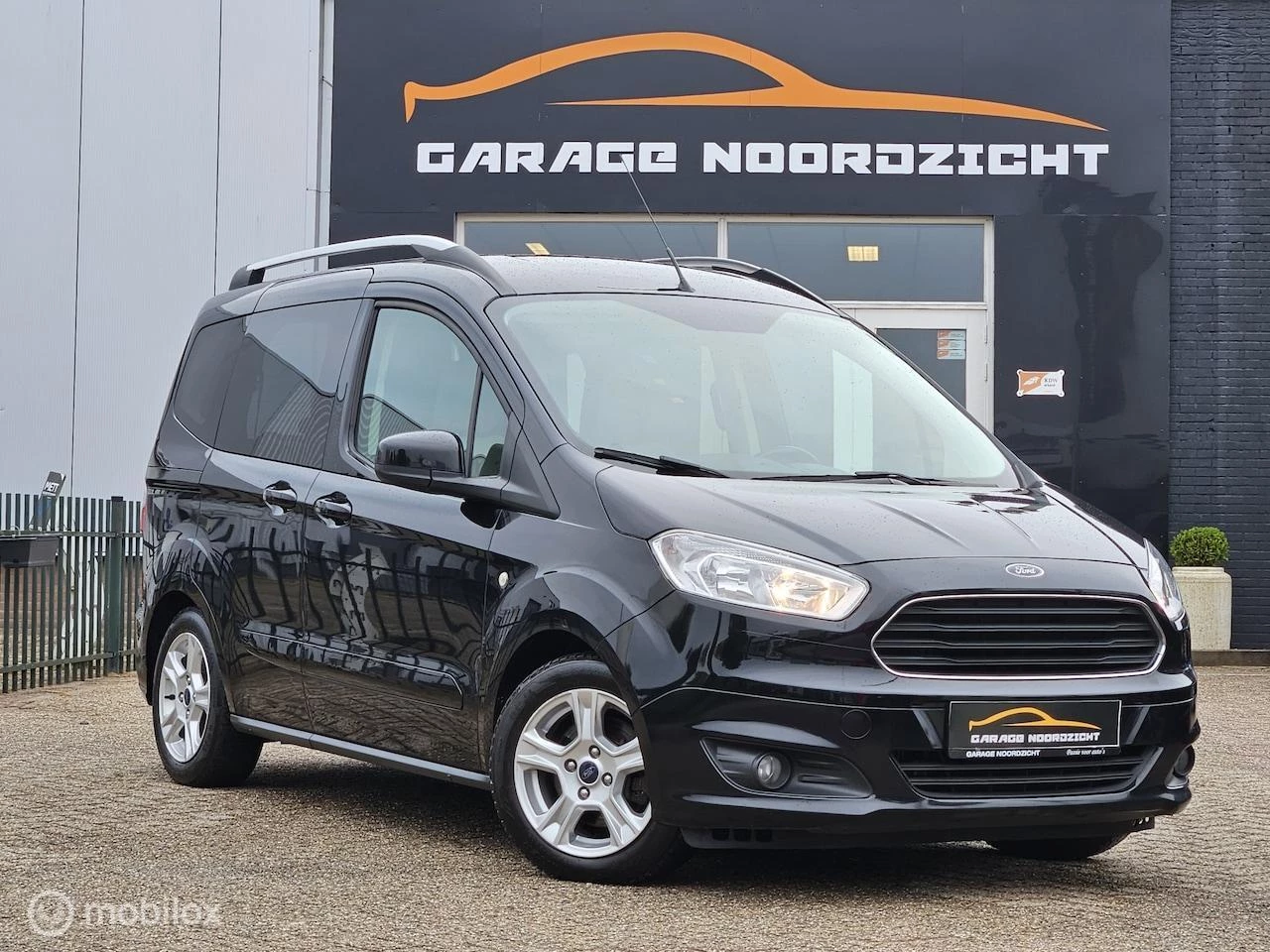 Hoofdafbeelding Ford Transit Courier