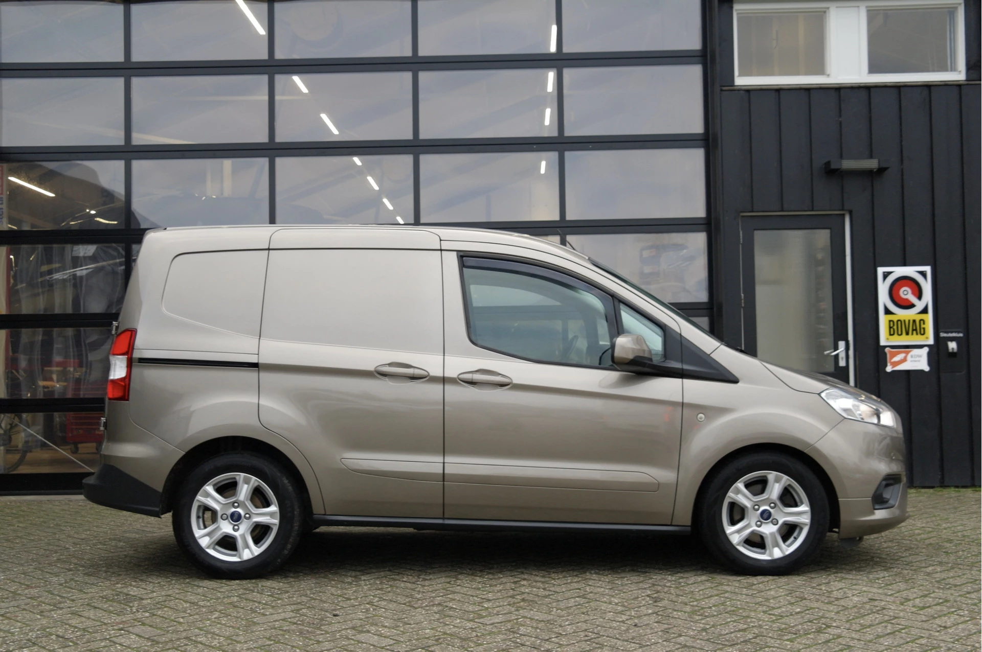 Hoofdafbeelding Ford Transit Courier