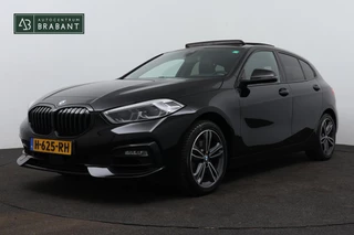 BMW 1-serie 118i Executive Edition Automaat (PANODAK, NAVI, PDC V+A, CARPLAY, CRUISE, NL-AUTO, DEALER ONDERHOUDEN)