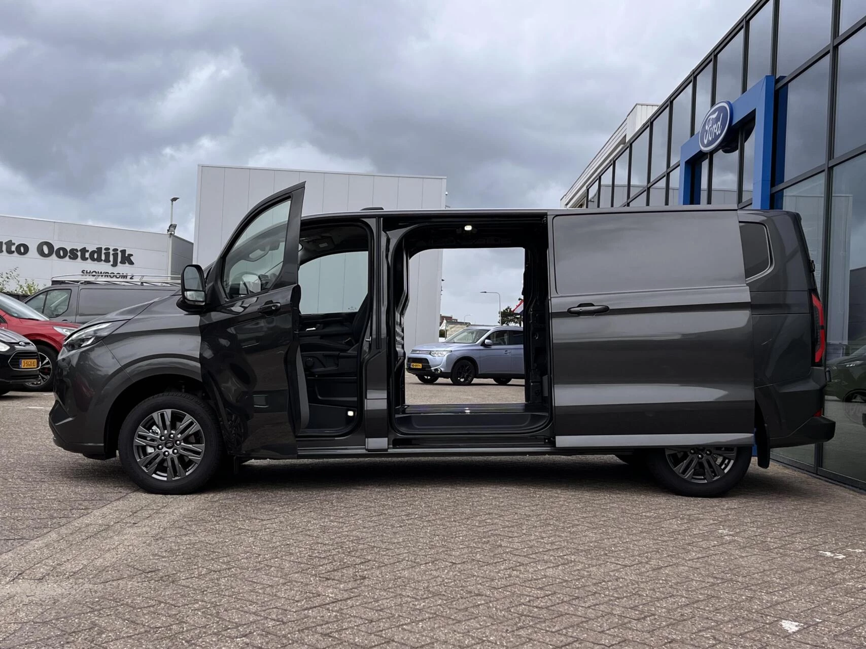 Hoofdafbeelding Ford E-Transit Custom